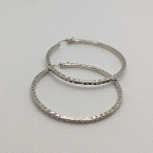 ✨ Diamond-Cut Etched Silver Hoop Earrings